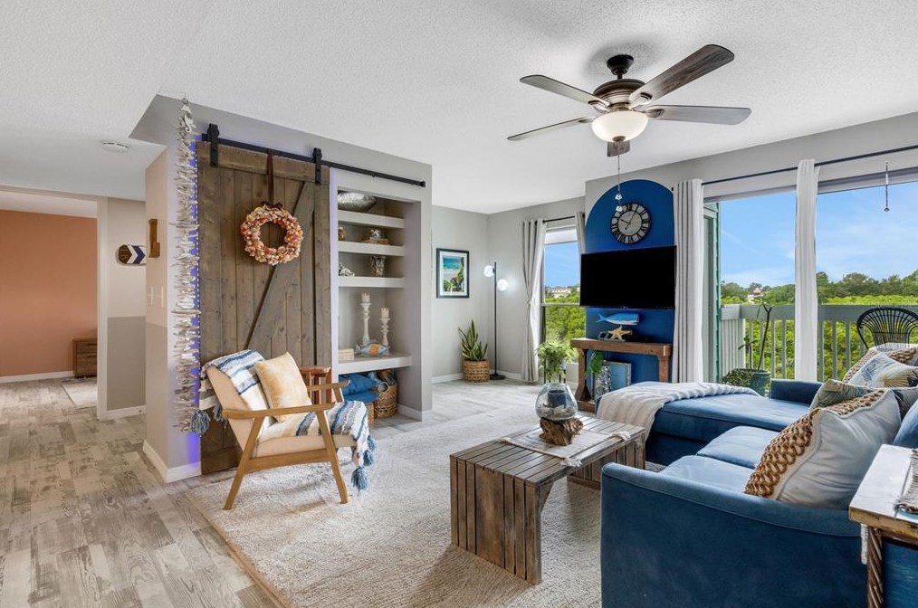 455 Alt 19 S #201, Palm Harbor, FL 34683