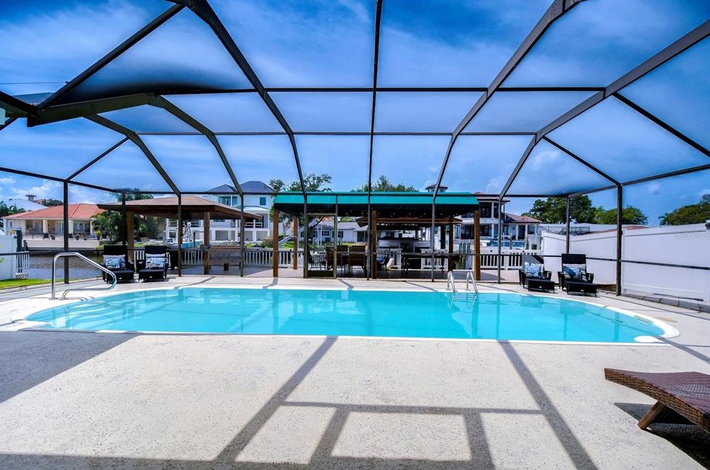 3912 Fontainebleau Dr, Tampa, FL 33634-7421