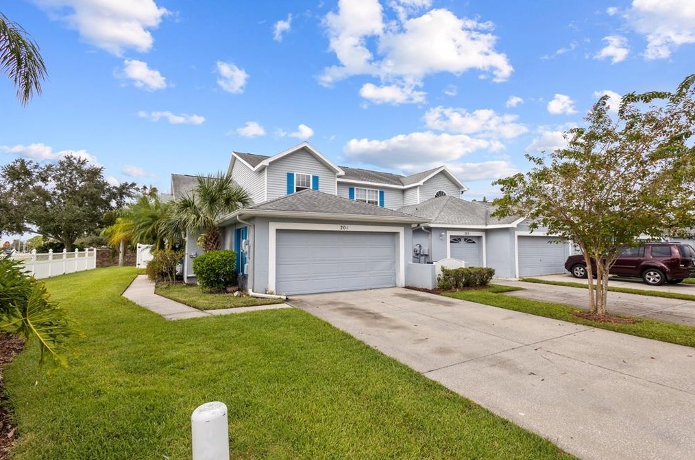201 Hemingway Dr, Oldsmar, FL 34677