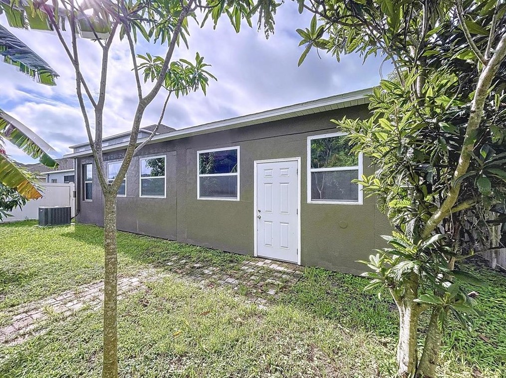 13407 Graham Yarden Dr, Riverview FL 33579-2391 exterior