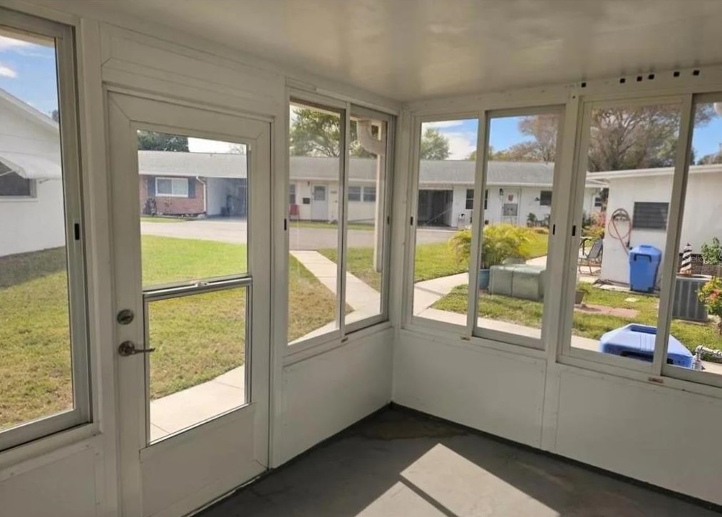 5080 Park Lake Dr, Pinellas Park FL  33782-3575 exterior