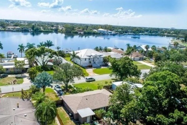 705 Bayshore Dr, Tarpon Springs, FL 34689-2412