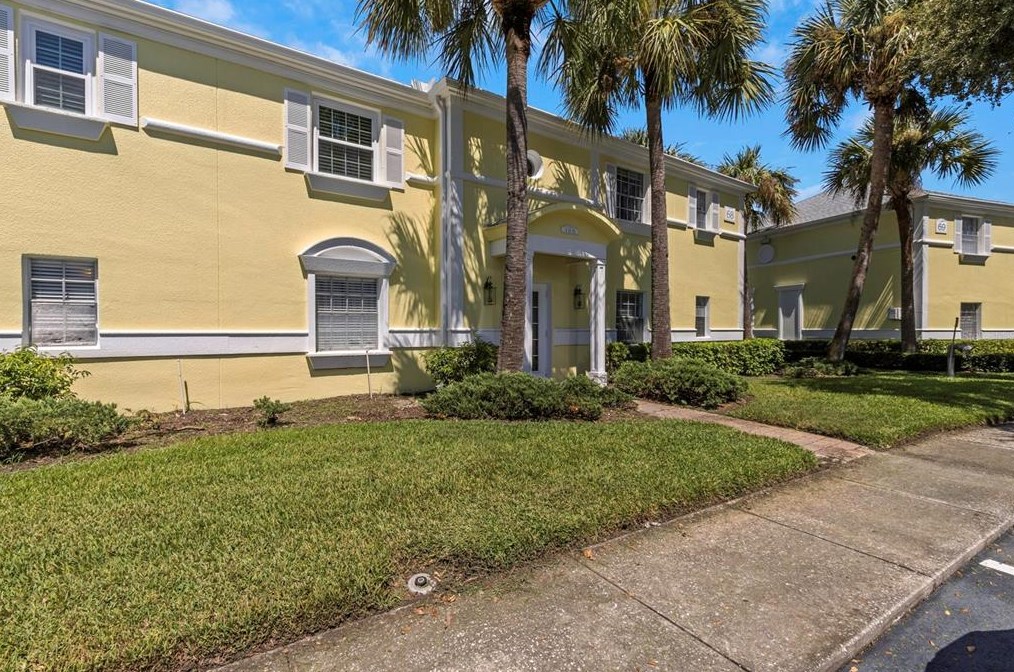 105 Pompano Dr, Saint Petersburg, FL 33705-4021