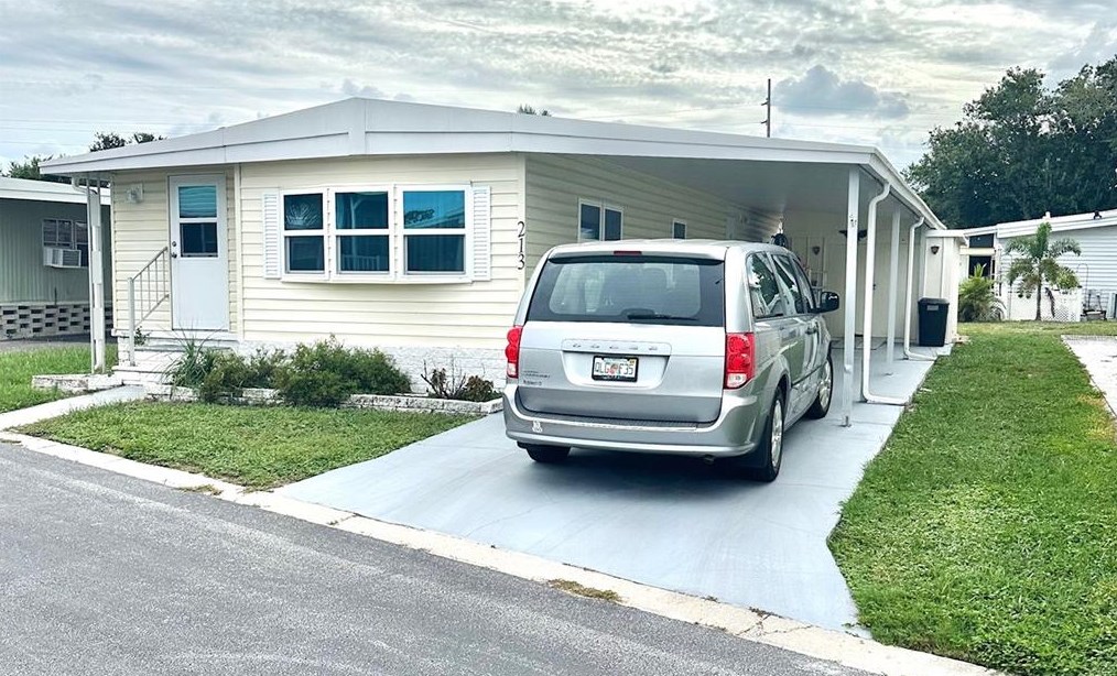9790 66th St N #213, Pinellas Park, FL 33782