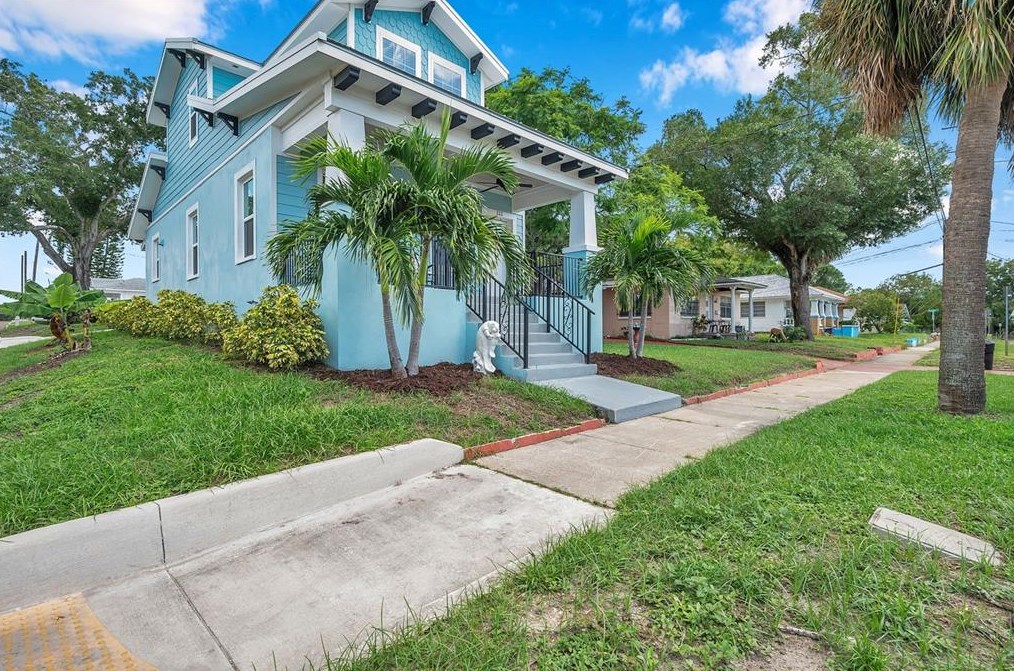 222 Hope St, Tarpon Springs, FL 34689