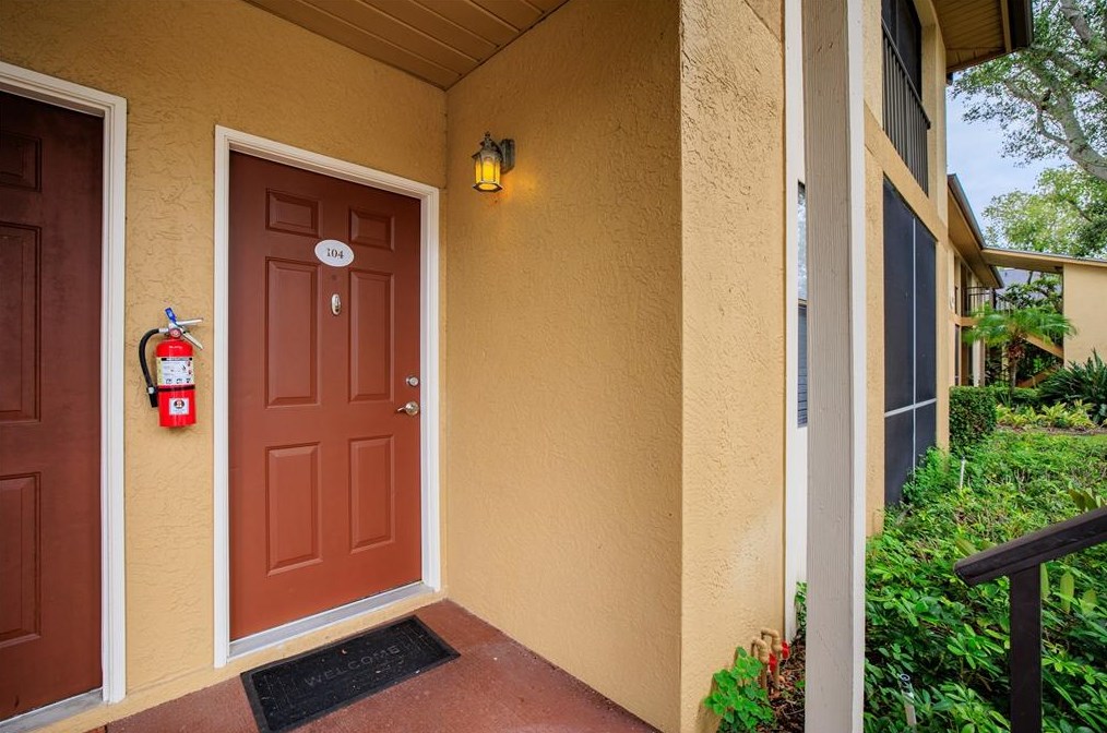 10155 Sailwinds Blvd, Largo, FL 33773-1939