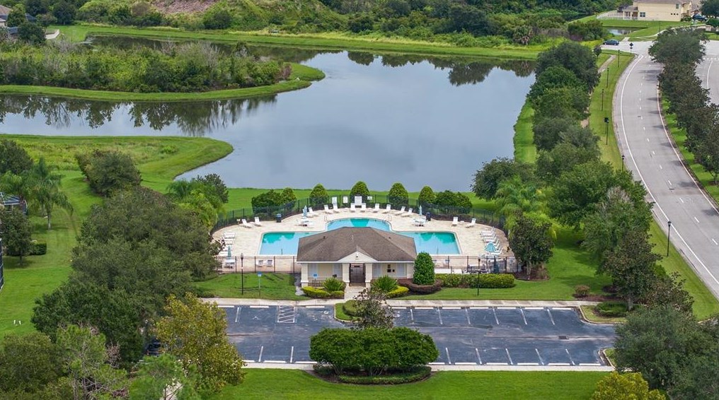 10831 Breaking Rocks Dr, Tampa FL 33647-3585 exterior