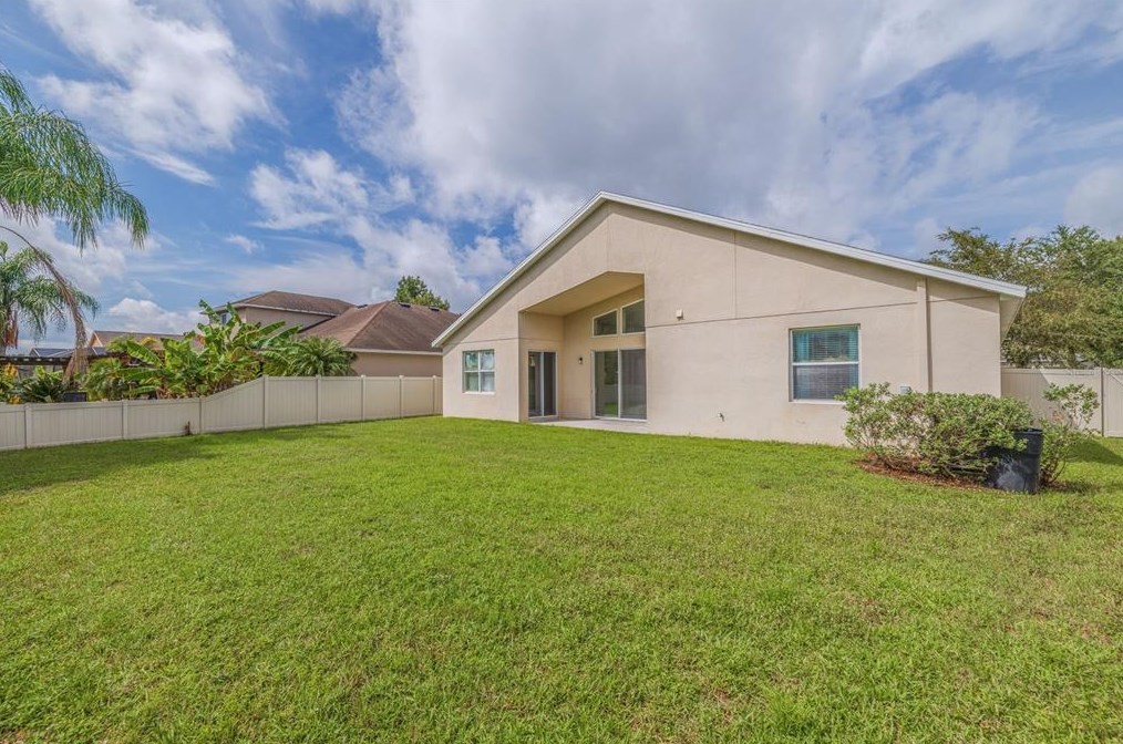 10831 Breaking Rocks Dr, Tampa FL 33647-3585 exterior