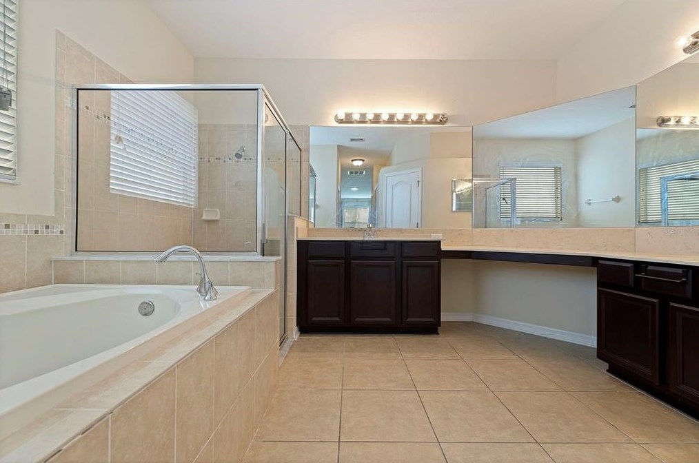 10831 Breaking Rocks Dr, Tampa FL 33647-3585 exterior