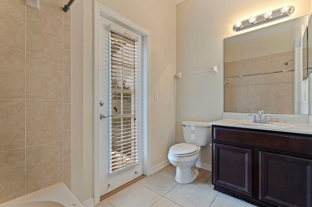 10831 Breaking Rocks Dr, Tampa FL 33647-3585 exterior