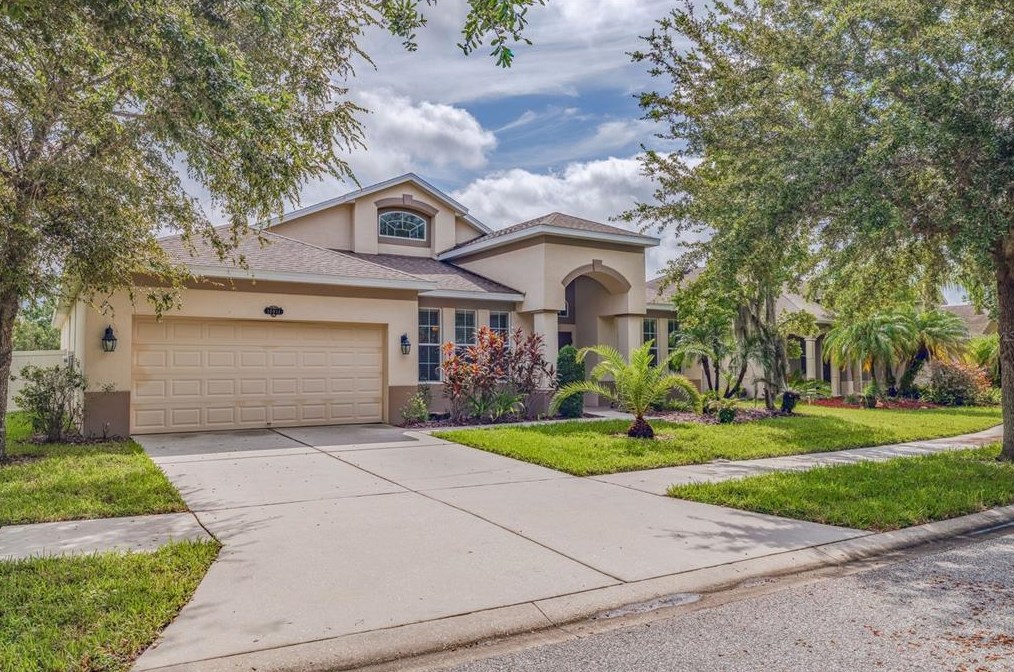 10831 Breaking Rocks Dr, Tampa FL 33647-3585 exterior