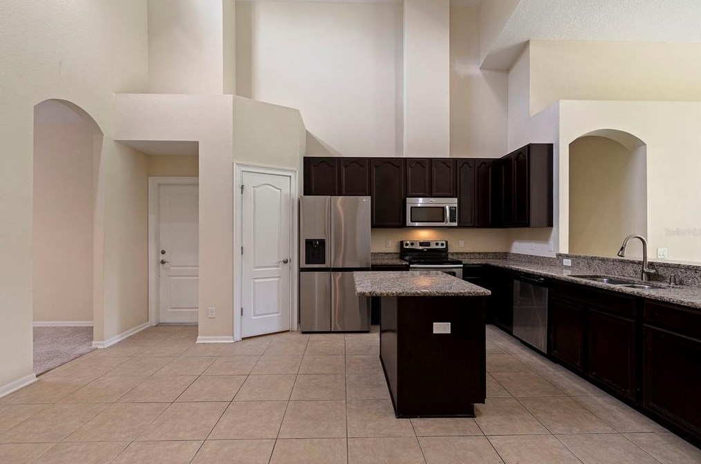 10831 Breaking Rocks Dr, Tampa FL 33647-3585 exterior