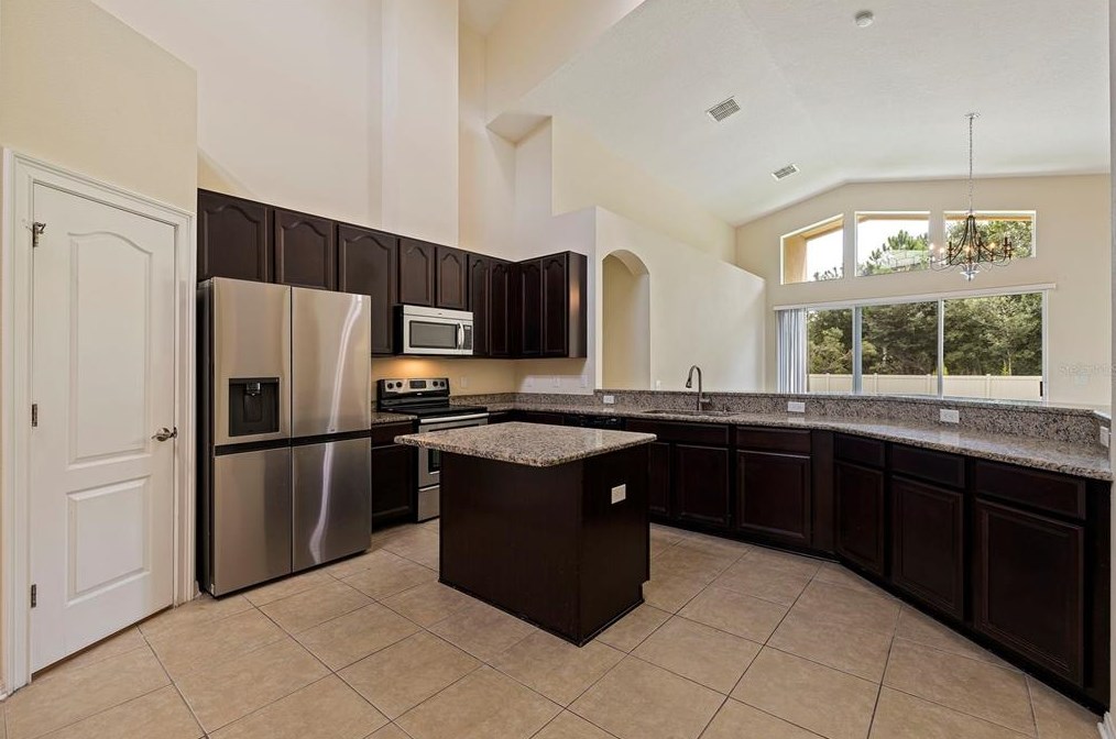 10831 Breaking Rocks Dr, Tampa FL 33647-3585 exterior