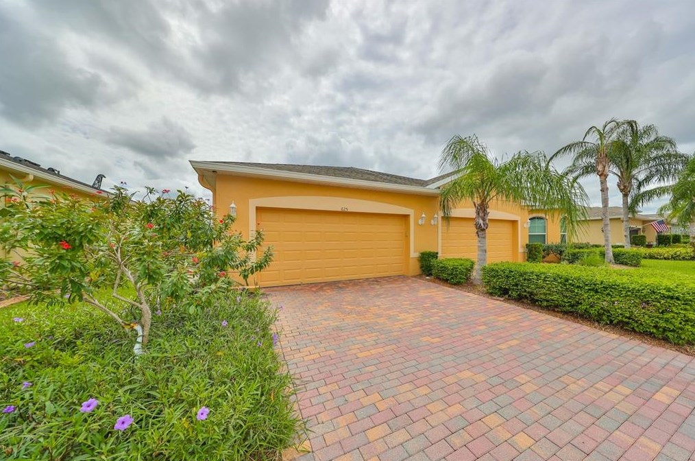 625 Chipper Dr, Ruskin, FL 33573