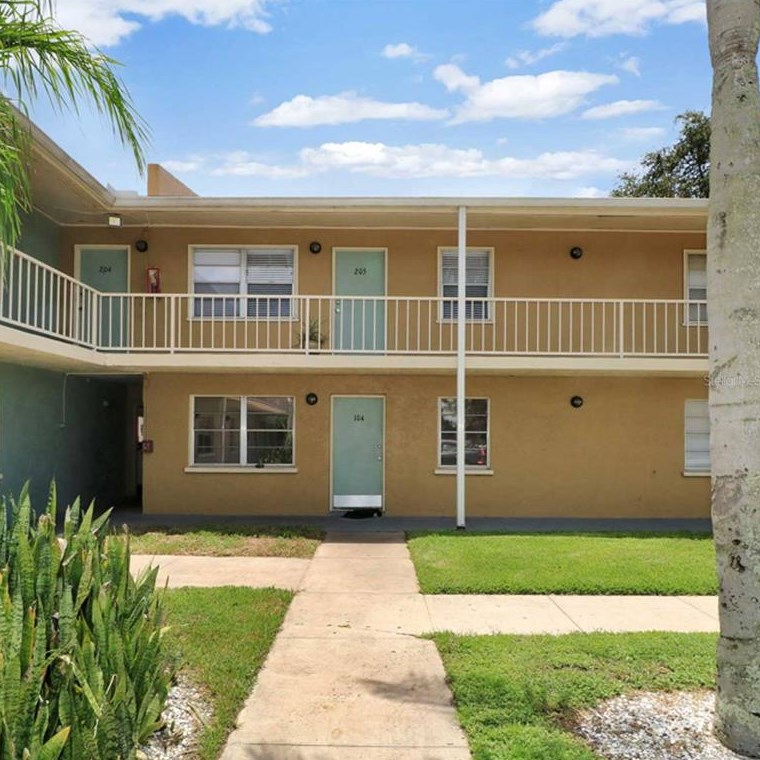 3890 Greenway Dr, Sarasota, FL 34232