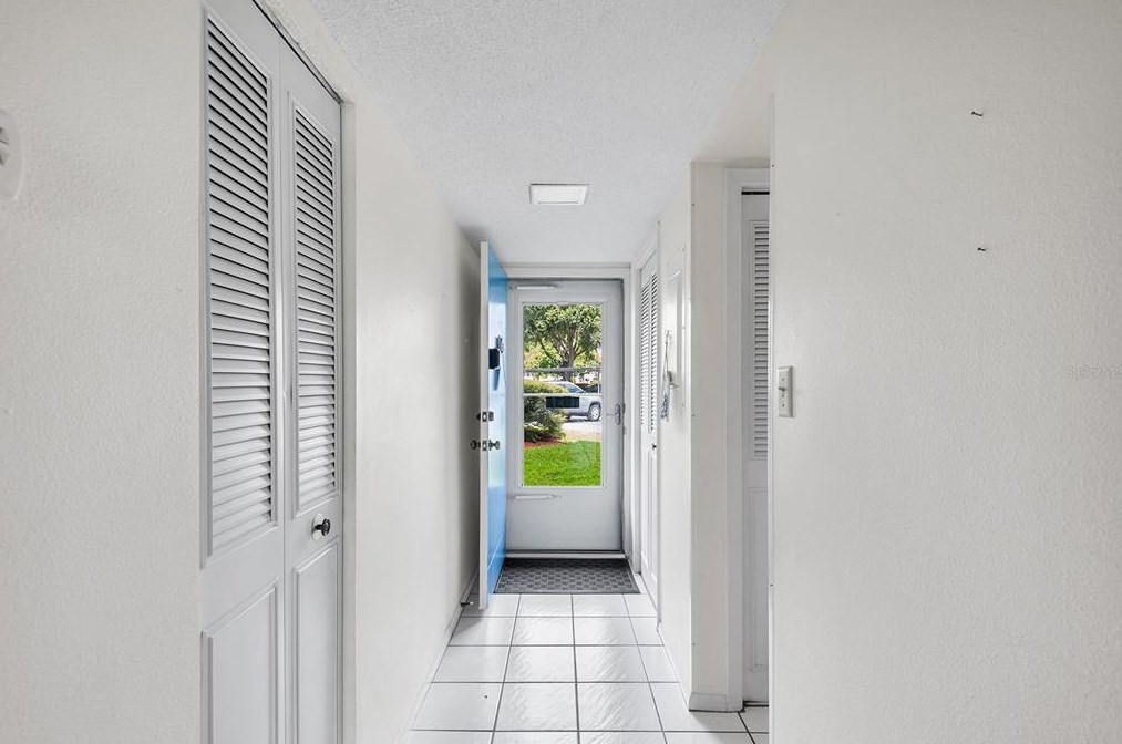 333 Lake Howard Dr Nw #103a, Winter Haven, FL 33880