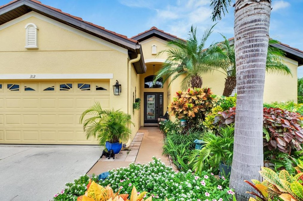 312 Silver Falls Dr, Ruskin, FL 33572