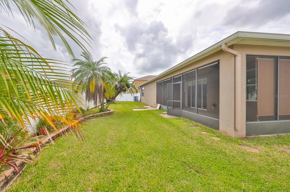 13202 Graham Yarden Dr, Riverview FL 33579-2386 exterior