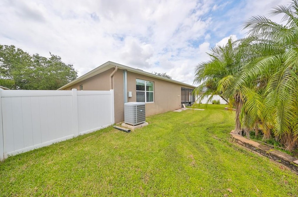 13202 Graham Yarden Dr, Riverview FL 33579-2386 exterior