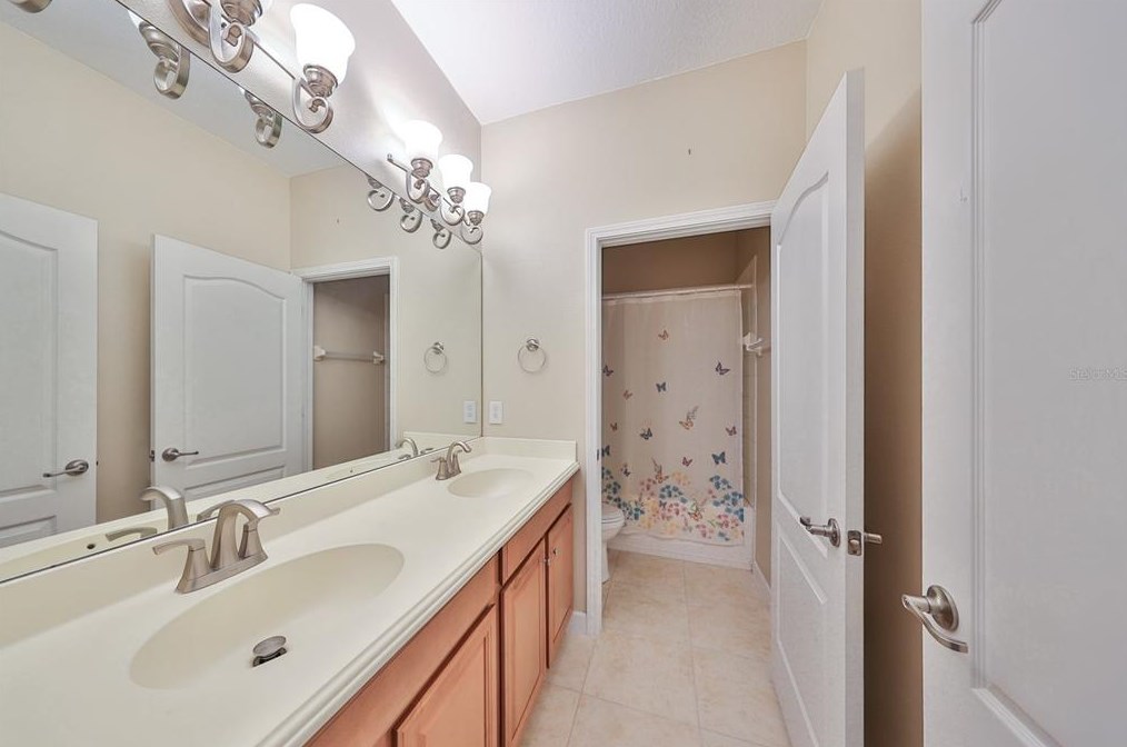 13202 Graham Yarden Dr, Riverview FL 33579-2386 exterior