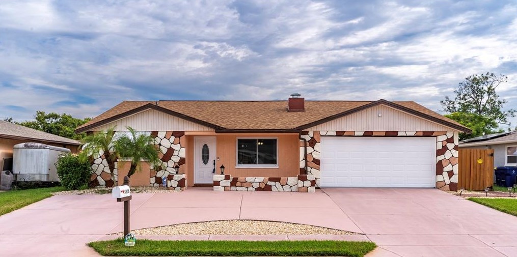 5816 Consuello Dr, Tarpon Springs, FL 34690