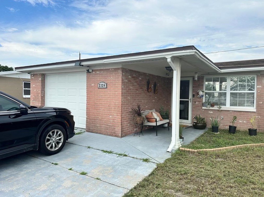 2324 Tahitian Dr, Tarpon Springs, FL 34691