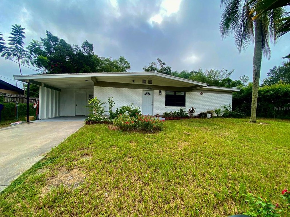 9239 52nd St, Tampa, FL 33617-5401