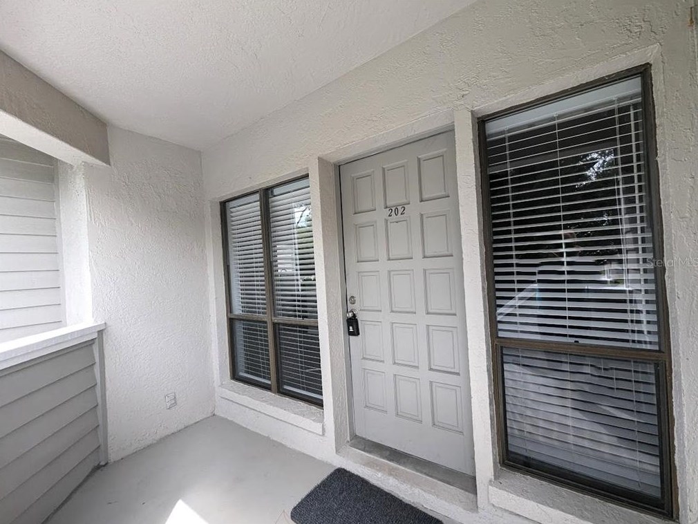 8707 Bardmoor Pl #202, Largo, FL 33777