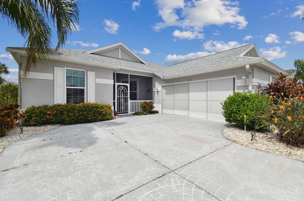 1102 Villeroy Dr, Ruskin, FL 33573