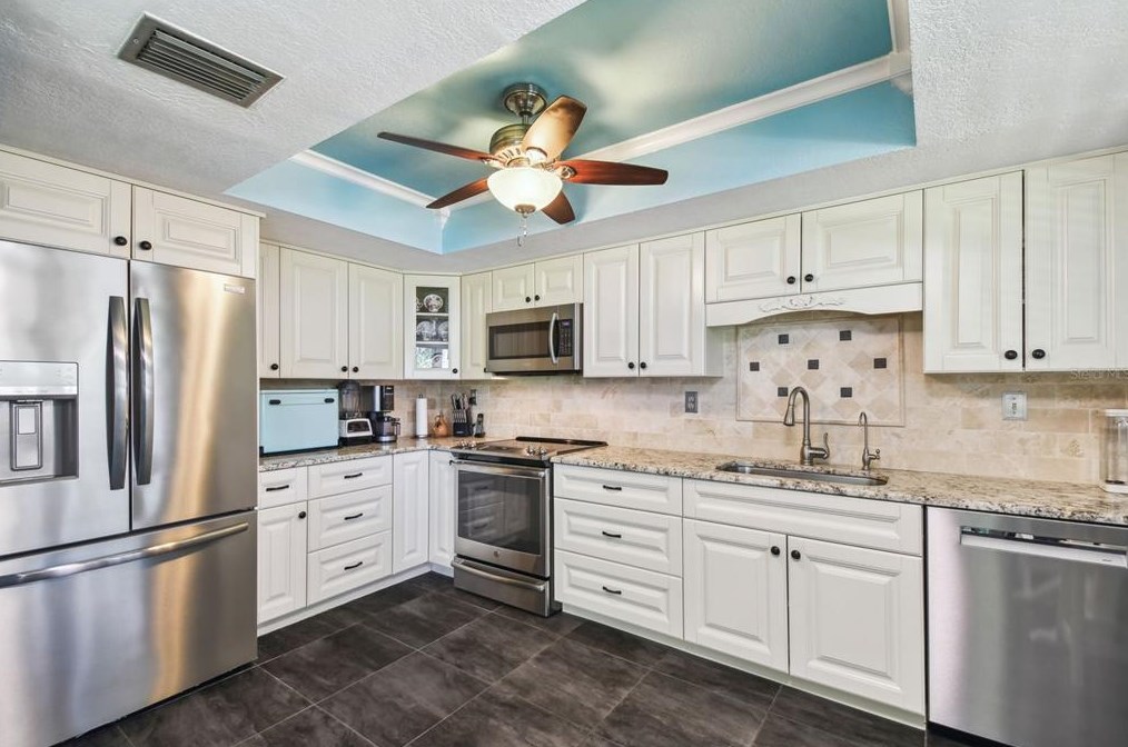 60 Balsam Dr, Oldsmar, FL 34677