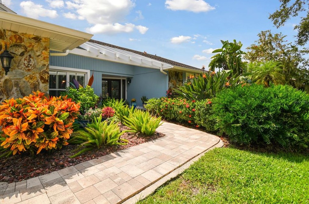 520 Palmdale Dr, Oldsmar, FL 34677