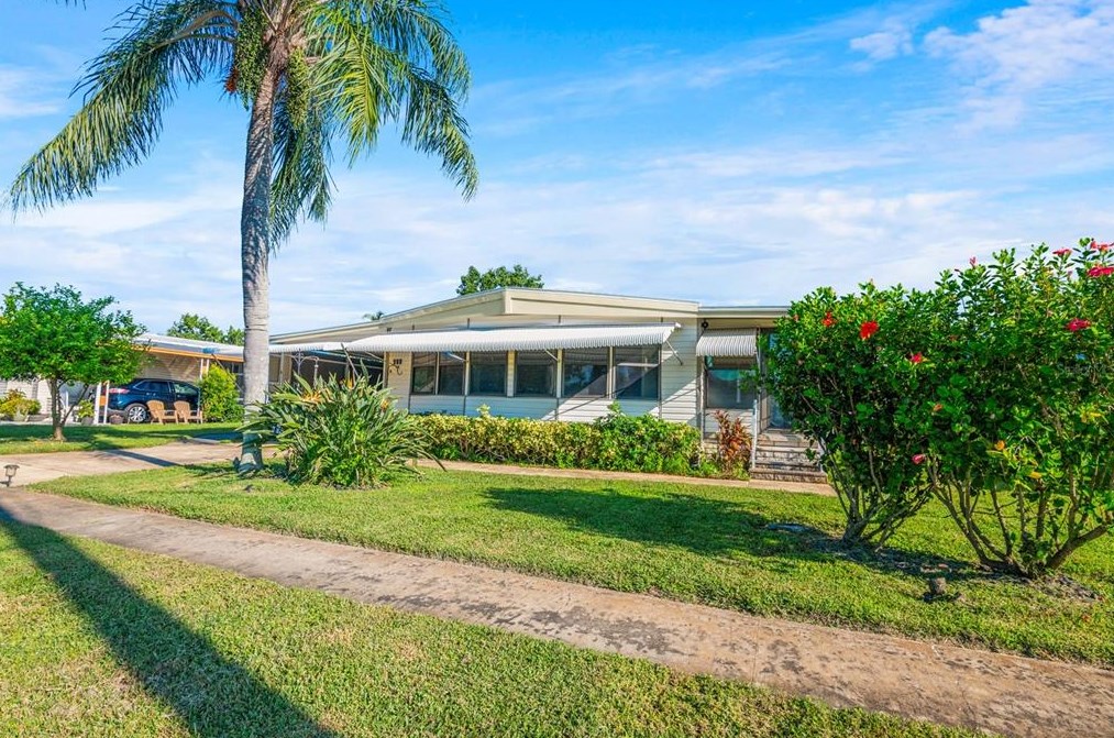 271 Lake Tarpon Dr #16, Palm Harbor, FL 34684