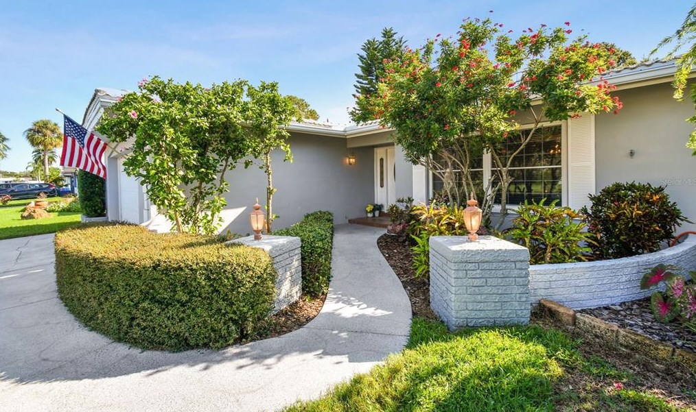 10221 Imperial Pt Dr, Largo FL 33774-5018 exterior