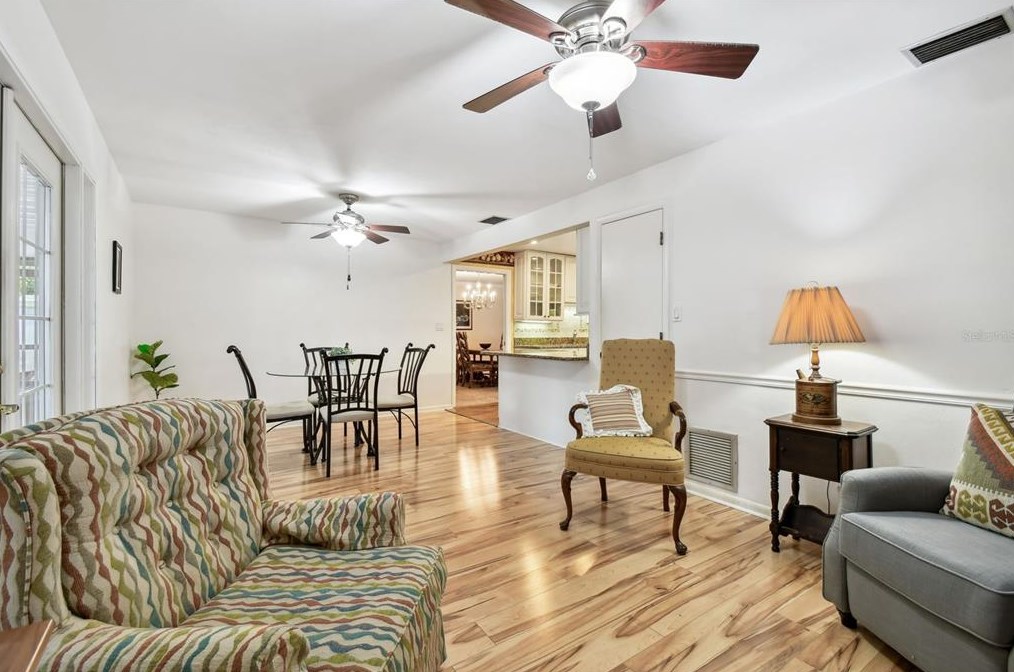 10221 Imperial Pt Dr, Largo FL 33774-5018 exterior