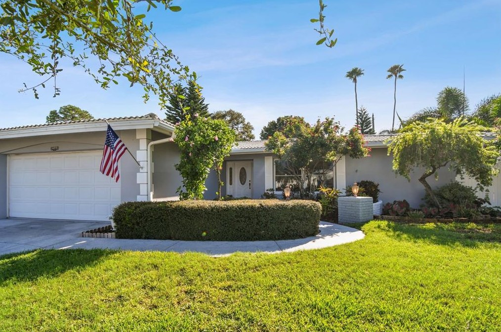 10221 Imperial Pt Dr, Largo FL 33774-5018 exterior