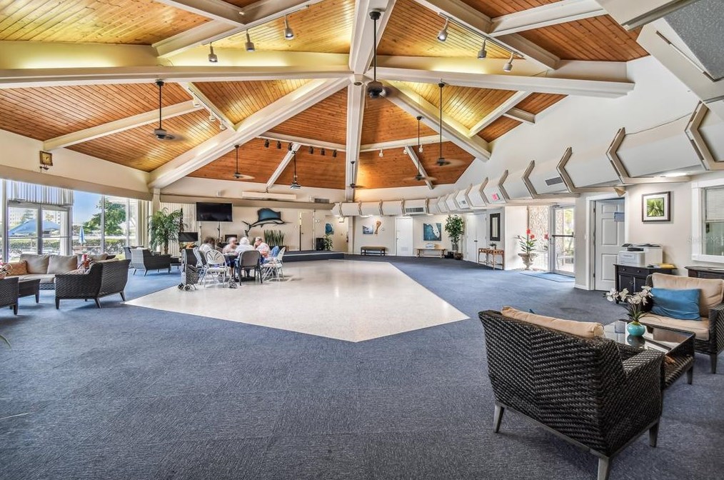 10221 Imperial Pt Dr, Largo FL 33774-5018 exterior