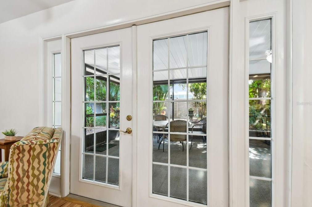 10221 Imperial Pt Dr, Largo FL 33774-5018 exterior