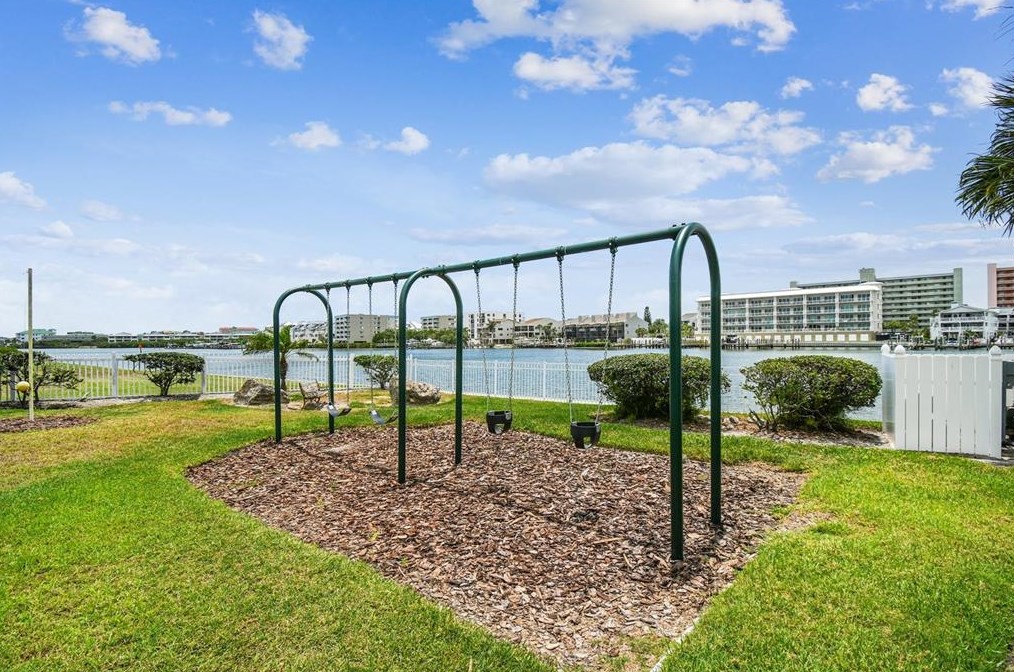 10221 Imperial Pt Dr, Largo FL 33774-5018 exterior