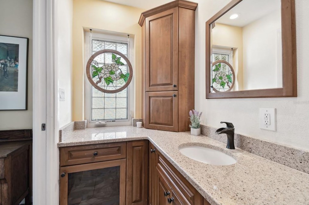 10221 Imperial Pt Dr, Largo FL 33774-5018 exterior