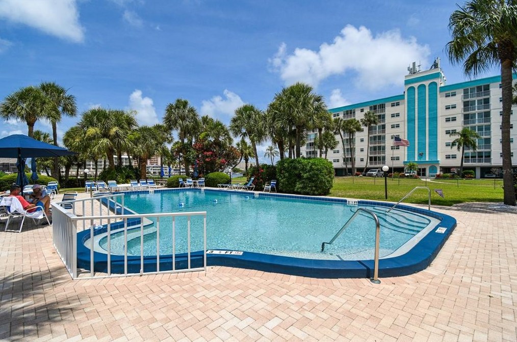 10221 Imperial Pt Dr, Largo FL 33774-5018 exterior