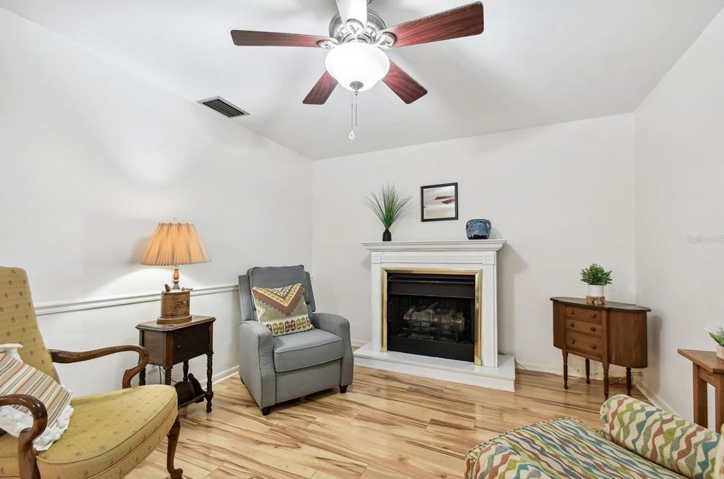 10221 Imperial Pt Dr, Largo FL 33774-5018 exterior