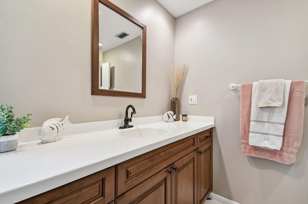 10221 Imperial Pt Dr, Largo FL 33774-5018 exterior