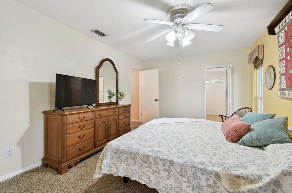 10221 Imperial Pt Dr, Largo FL 33774-5018 exterior