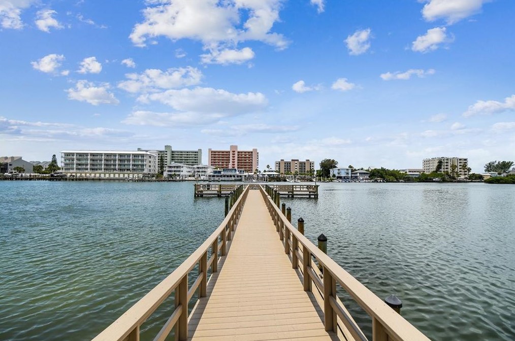 10221 Imperial Pt Dr, Largo FL 33774-5018 exterior