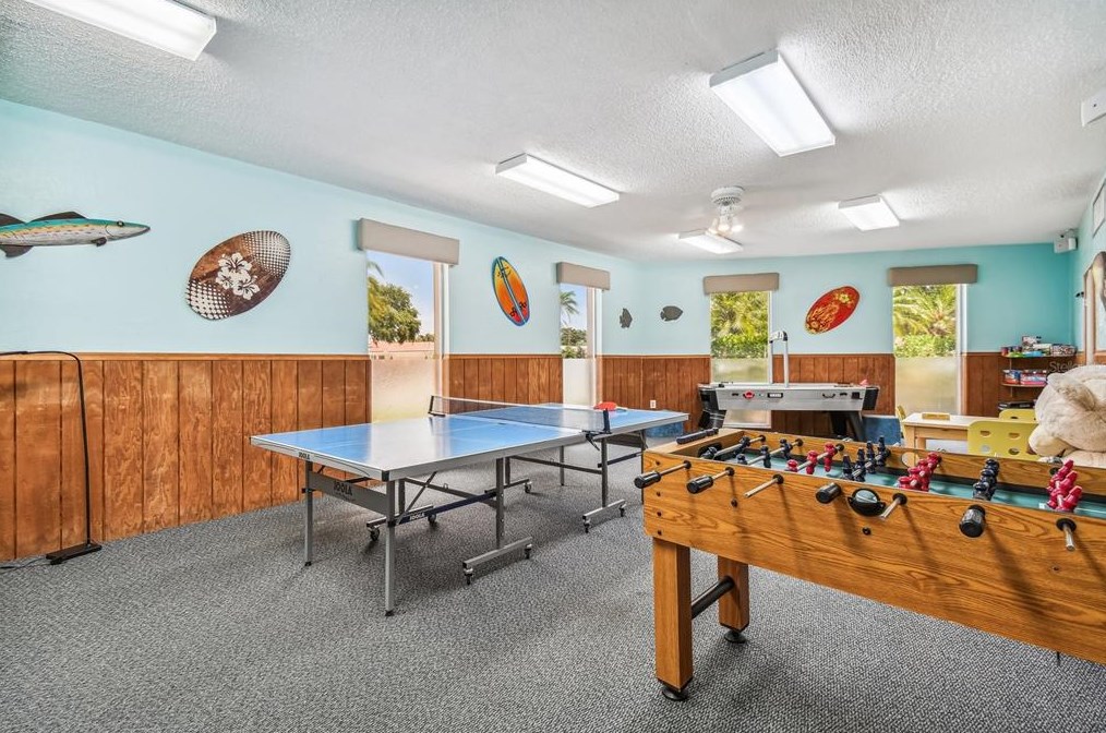 10221 Imperial Pt Dr, Largo FL 33774-5018 exterior