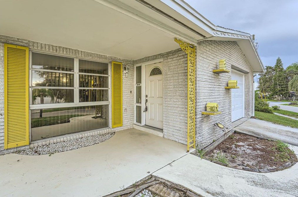 5252 Celcus Dr, Tarpon Springs, FL 34690