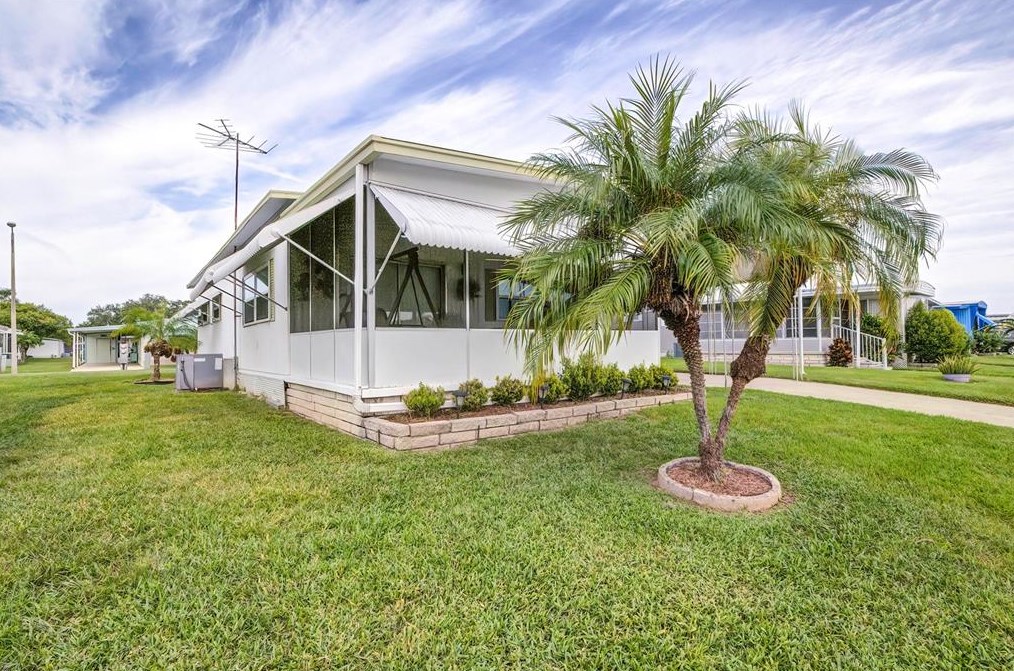 3243 Hampshire Dr, Tarpon Springs, FL 34690