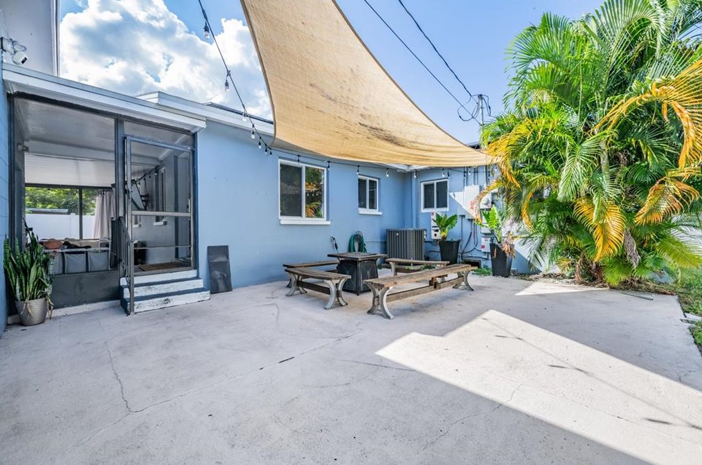 3100 34 Ave, Saint Petersburg FL  33713-1523 exterior