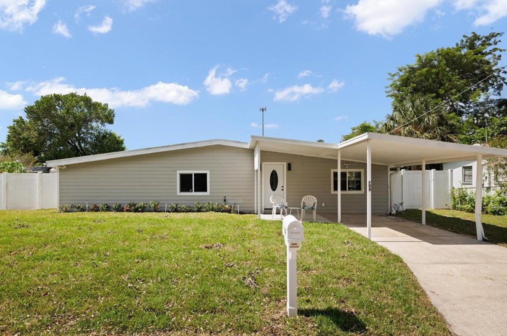 704 W Everina Cir, Brandon, FL 33510