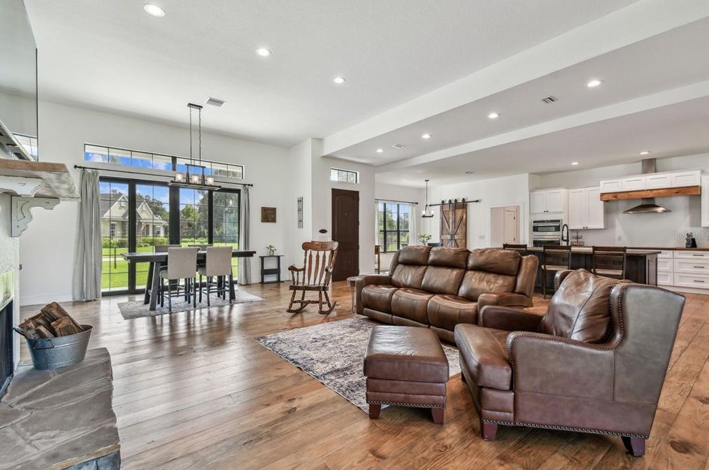 3001 Beautiful Creek Ln, Plant City, FL 33565